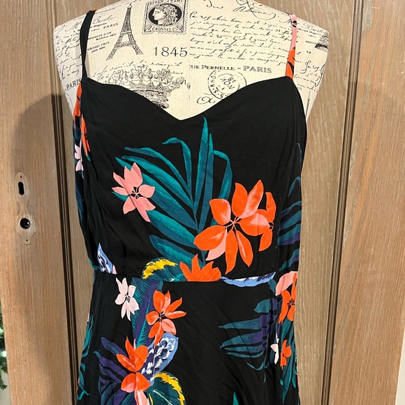 Old Navy Dresses & Skirts - Black and tropical floral cami knee length Old Navy XL summer dress